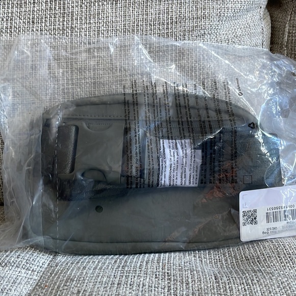 NWT Lululemon Everywhere Belt Bag Gray Sage - Picture 7 of 8